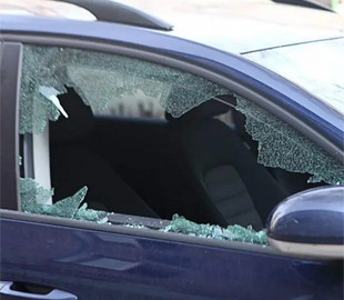 Злодії навчилися заглядати в салони тонованих машин за допомогою айфонів