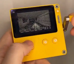 Doom запустили на портативной консоли Playdate с монохромным дисплеем