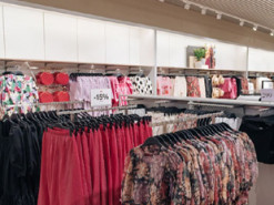 У Києві відновлять роботу відомі брендові магазини, які закрилися через війну