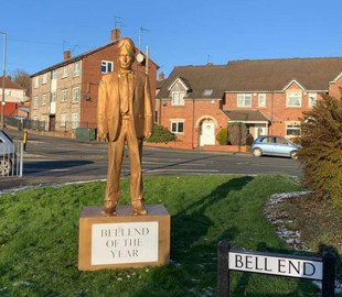 У Британії поставили пам’ятник путіну з головою у формі статевого члена