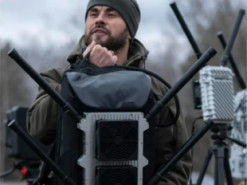 В Україні створили новий РЕБ-рюкзак проти дронів: широкий діапазон та велика потужність