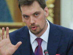 Премʼєр-міністр Гончарук розігрує квитки на футбол у Facebook