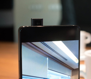 Vivo показала смартфон с выдвижной камерой и сканером для двух отпечатков