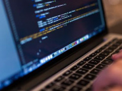 Будут ли сокращения? Как украинские IT-компании переживают начало кризиса