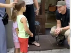 У Варшаві діти заспівали "Ой у лузі червона калина" перед Хливнюком. Лідер "Бумбокса" розчулився