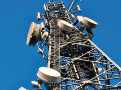 В Киеве подожгли 3-ю мобильную вышку в знак солидарности с курдами