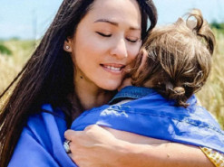 Наталка Карпа довела до сліз відео зустрічі з 2-річною донькою після розлуки