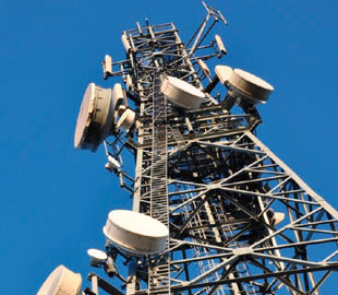 В Киеве подожгли 3-ю мобильную вышку в знак солидарности с курдами