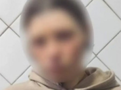 Мати розбещувала свою 13-річну доньку та знімала з нею інтимні відео