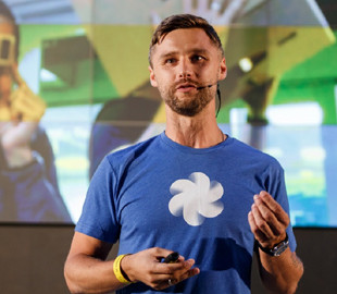 Создатель мобильного приложения YouTube ушел из Google после 14 лет работы в компании