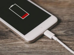 Названа главная опасность поддельной зарядки для телефона
