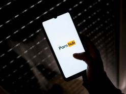 Pornhub та інші сайти для дорослих зіткнулися з розслідуванням ЄС щодо безпеки дітей