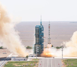 Китай відправив місію для завершення будівництва космічної лабораторії