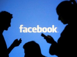 Скучающая в клубе девушка стала новым мемом