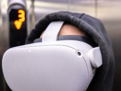 Топ-менеджер Facebook назвал шлем виртуальной реальности громоздким и убогим