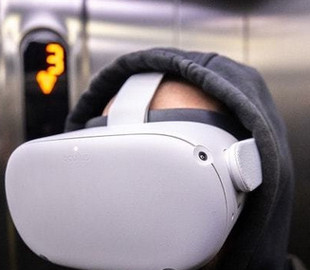 Топ-менеджер Facebook назвал шлем виртуальной реальности громоздким и убогим