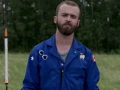 Видеоблогер научил кошку запускать ракету