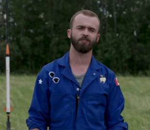 Видеоблогер научил кошку запускать ракету