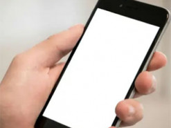 Що буде, якщо говорити по телефону під час зарядки: наскільки безпечно так робити