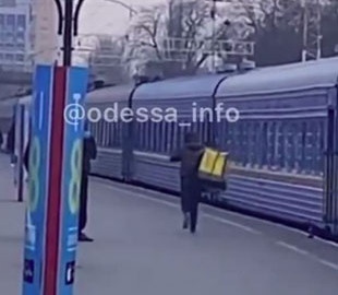 Курьер доставил заказ прямо в уходящий поезд