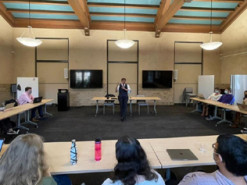 Может у студентов чему-то научитесь: в сети шутят над карьерой в США экс-премьера Украины