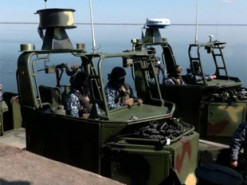 Українські розробники інтегрували кулемети M134 Minigun в американські бойові катери SURC