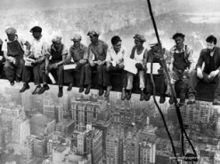 Мем с Киану Ривзом в школьном учебнике: в МОН обвинили издателя