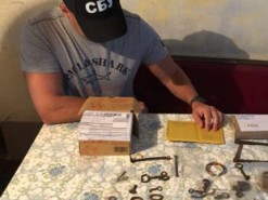 СБУ задержала одесситов, которые торговали предметами времен Киевской Руси через интернет