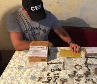 СБУ задержала одесситов, которые торговали предметами времен Киевской Руси через интернет