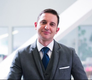 Відомого телеведучого Валерія Ославського побили в Одесі