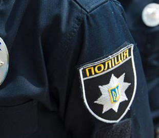 На Буковині псевдо-правоохоронець та "покупець" вкрали в людей тисячі доларів