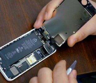 Apple запрещает пользователям менять аккумуляторы iPhone самостоятельно