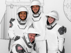 В SpaceX совершили первый туристический рейс в космос