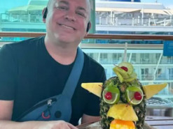 Чоловік живе на круїзному лайнері задля економії