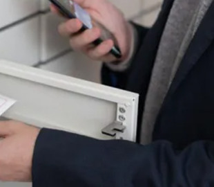 Українців знову атакують поштові шахраї: як працює схема з післяплатою