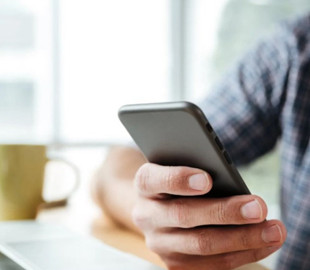 Злочинці слідкують за вами через смартфон: експерти назвали ключові ознаки