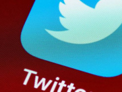 Twitter будет удалять фейковую информацию о вакцинах от коронавируса