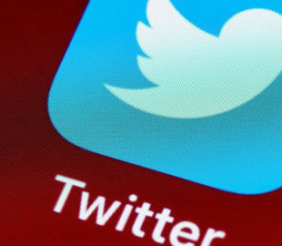 Twitter будет удалять фейковую информацию о вакцинах от коронавируса