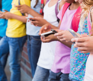 Британський телеком–оператор порадив давати дітям молодше 11 років телефони, здатні лише дзвонити та відправляти смс