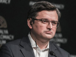 "Не намагайтеся їх перекричати". Кулеба закликав Захід закрити російські держЗМІ