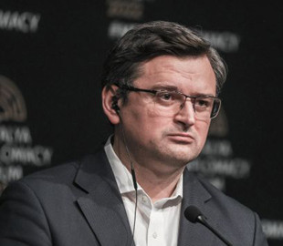 "Не намагайтеся їх перекричати". Кулеба закликав Захід закрити російські держЗМІ