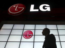 LG запатентовала конструкцию смартфона с вытягивающимся экраном