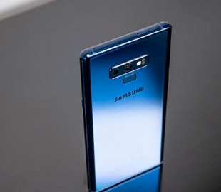 Samsung Galaxy Note 9 испытали ножом и молотком