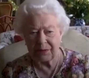 В ногу со временем: королева Елизавета впервые приняла участие в публичной видеоконференции