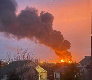 «Ефект лінзи»: у мережі висміяли пояснення «бавовни» на складі боєприпасів рф