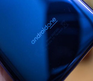 Google отказалась от обязательного выпуска обновлений для смартфонов Android One