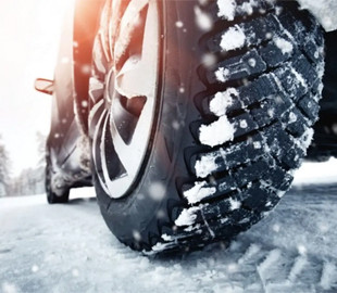 Коли настає час міняти літні шини на зимові: відповідь механіків