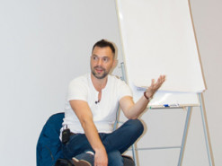 Олексій Арестович розповів про свій заробіток та зізнався, чому досі не має власного житла