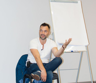 Олексій Арестович розповів про свій заробіток та зізнався, чому досі не має власного житла