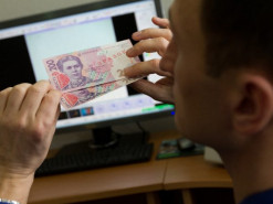 Украинец купил в сети фальшивые гривны и угодил за решетку на 5 лет